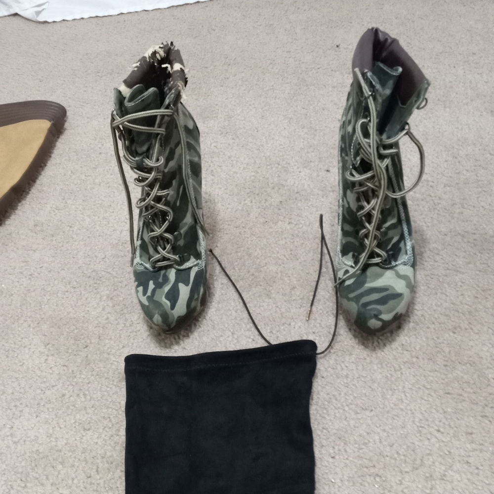Shoes - Picture 6 of 7